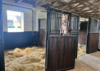 Fensterbox Holsteiner Stall
