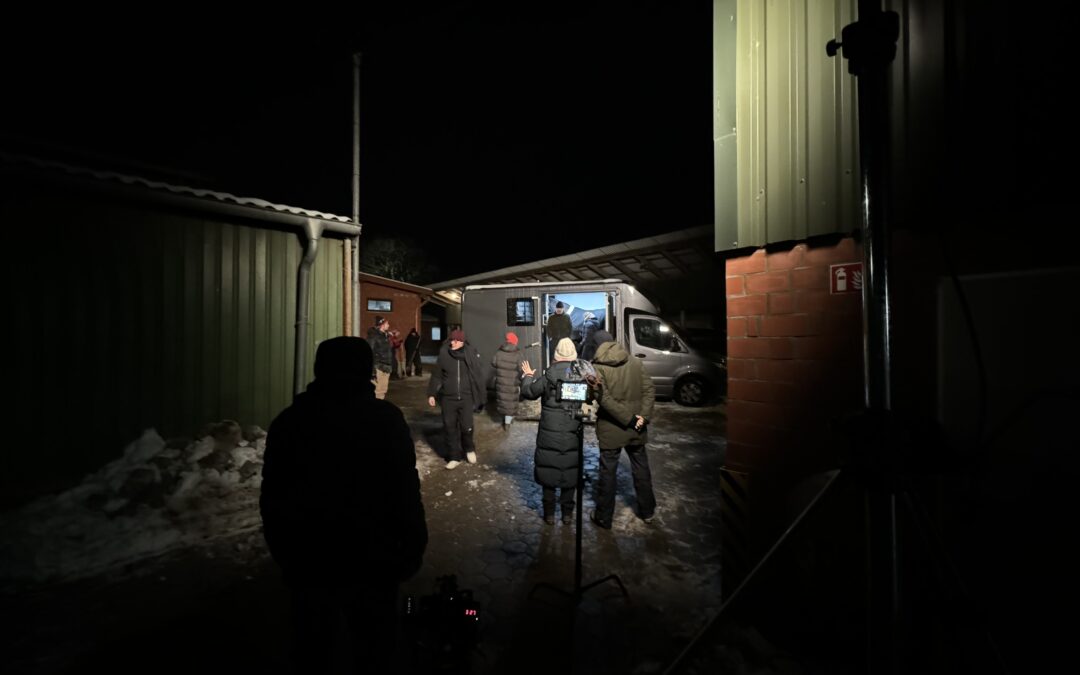 Abend-Filmaufnahmen für einen Krimi