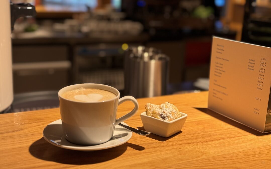 Kaffee und Kuchen im Restaurant von Gut Tangstedt