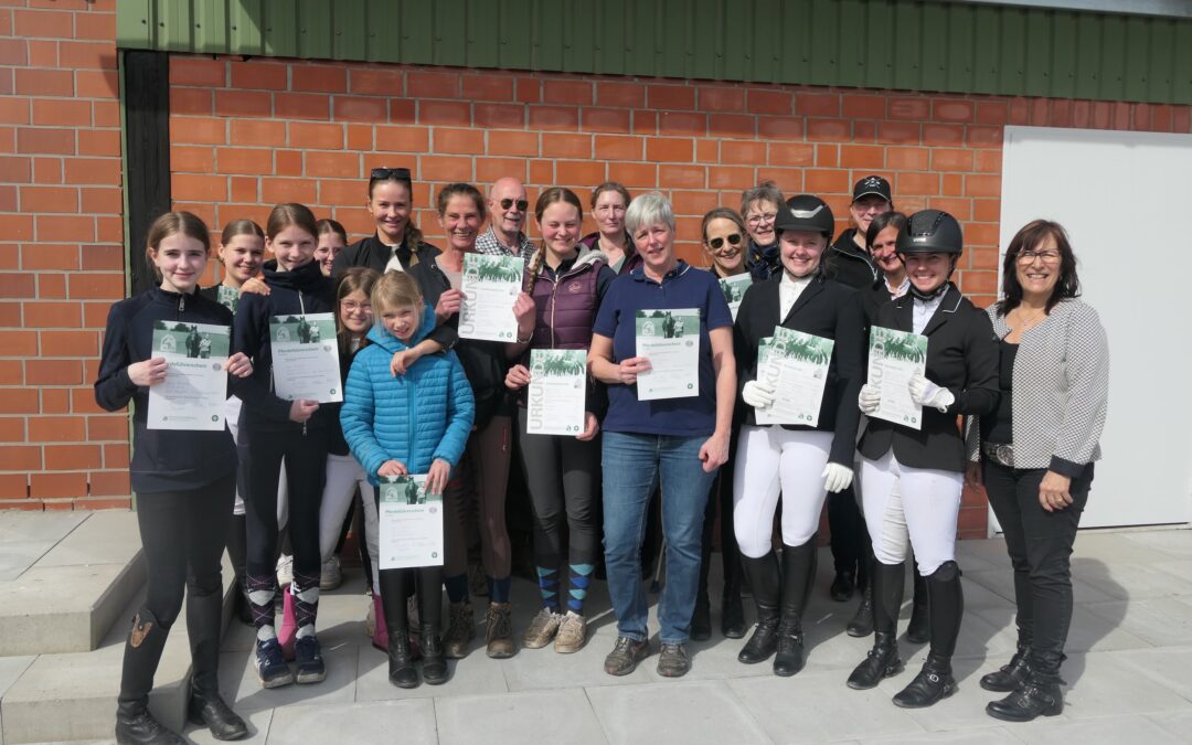 Teilnehmer Lehrgang Reitabzeichen Frühjahr 2024 auf der Reitanlage Gut Tangstedt