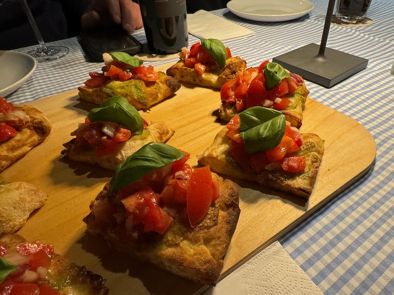 Focaccia mit Tomaten Belegt