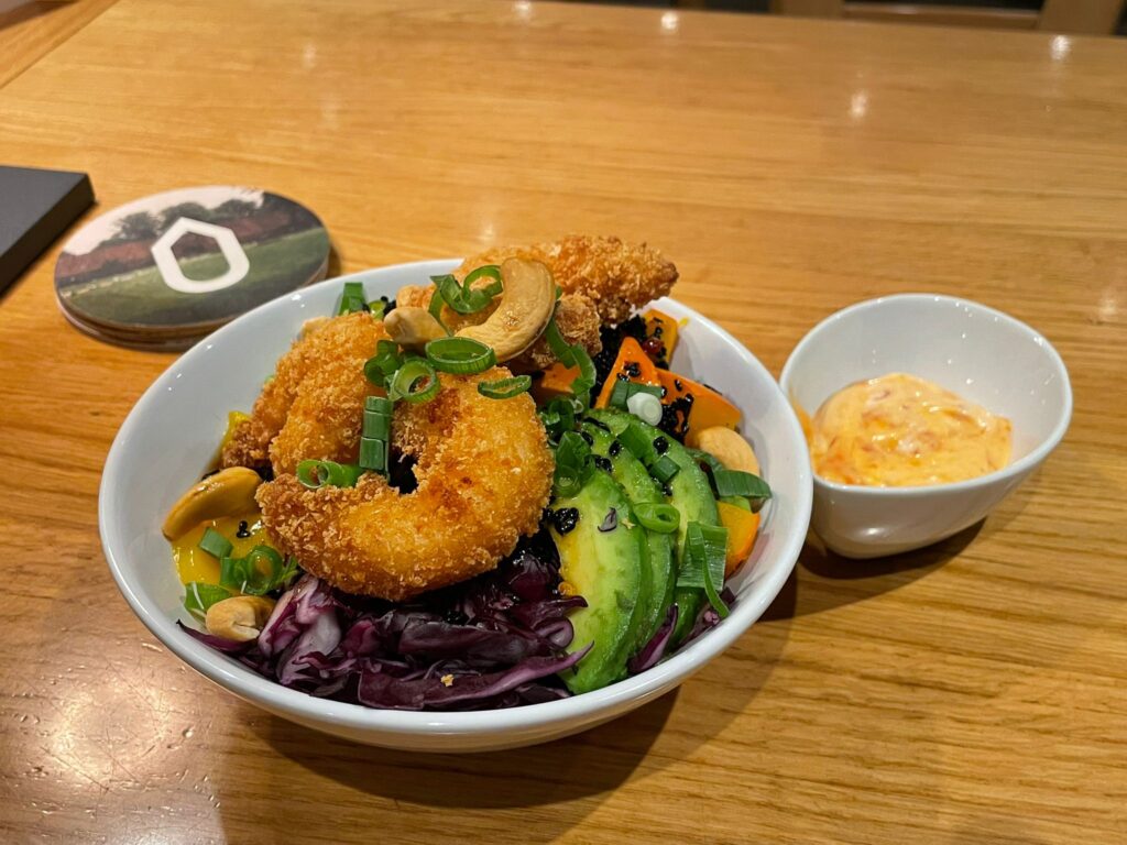 herbstliche Bowl mit Reis und Garnelen Hofküche Gut Tangstedt