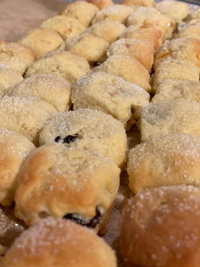 Stollengebäck auf Backblech