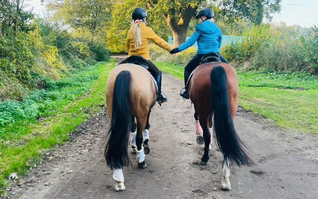 Ausritt von zwei Schwestern