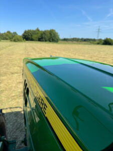 John Deere Traktor bei der Heuernte in Willstedt Tangstedt
