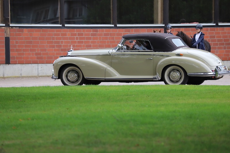 Ausfahrt Oltimer Mercedes Cabrio Hofrondell