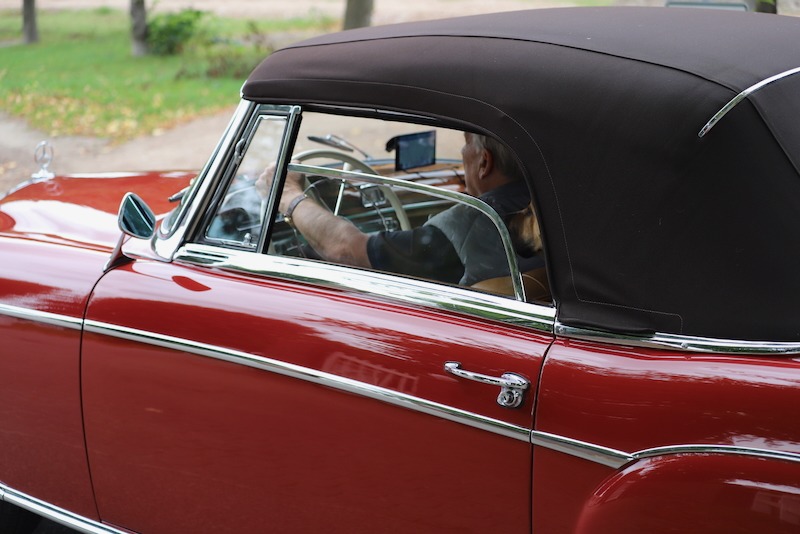 Ausfahrt Oltimer Mercedes Cabrio