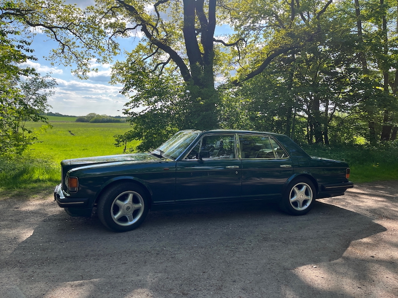 Bentley Turbo R auf Parkplatz beim Duvenstedter Brook