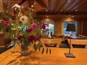 frischer Blumenschmuck Hofküche Gut Tangstedt