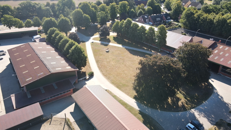 Luftbild der großzügigen Reitanlage Gut Tangstedt