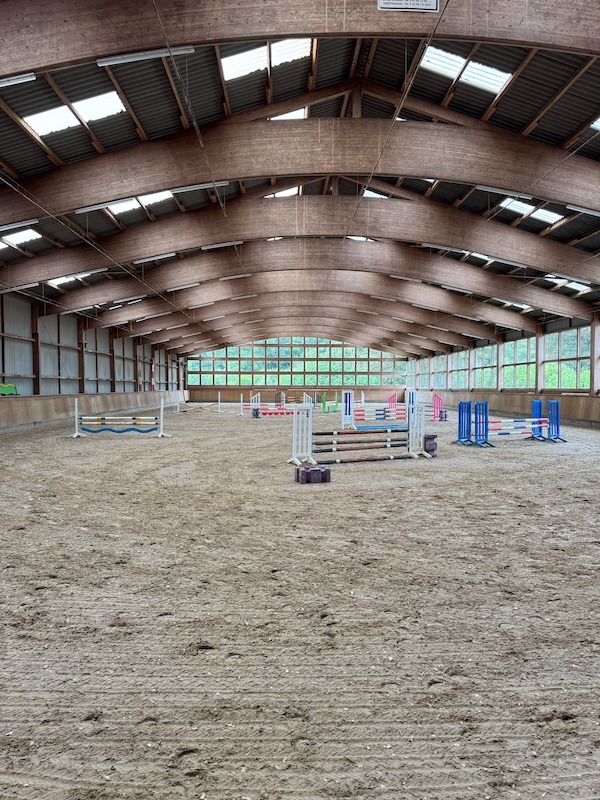 Totale Springhalle Reitanlage