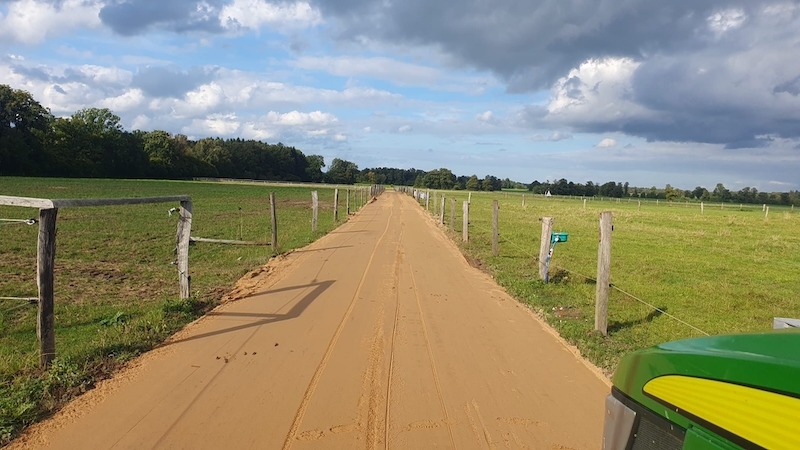 Treibeweg mit Paddockmatten und Sandtretschicht