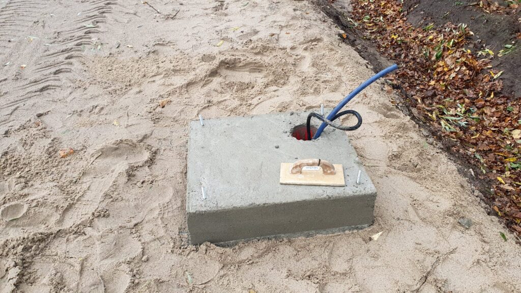 Betonfundament für frostfreie Tränke mit Wasserleitung auf den neuen Paddocks am Beekmoorweg auf Gut Tangstedt